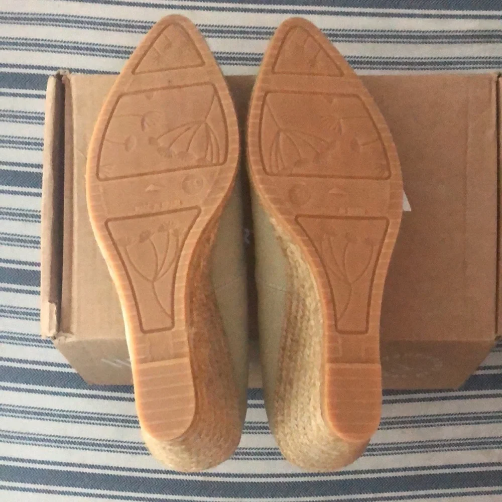 SC Barcelona Cream Espadrille Wedge Pumps - Women's Slip-On Wedges